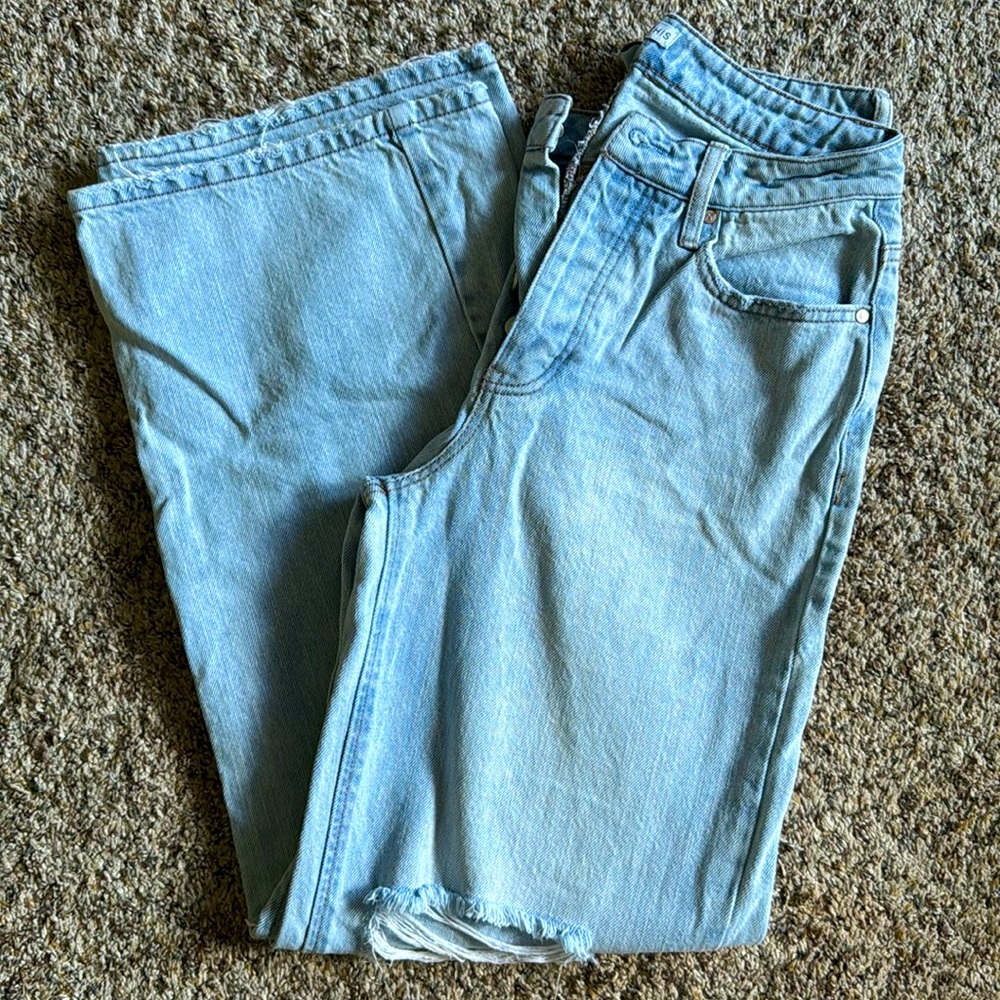 AND NOW THIS boy jeans, baggy bottom, size TWENTY SEVEN.